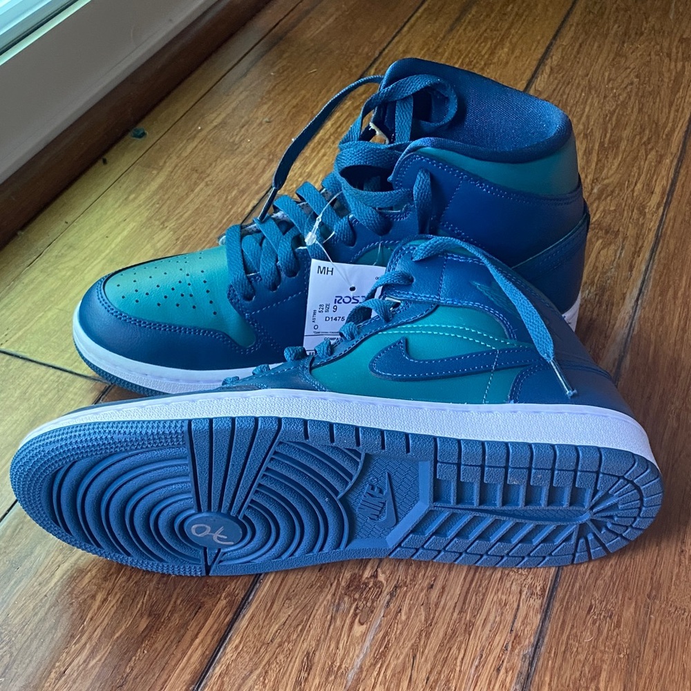 Nike Air Jordan 1 Women's High Top Sneakers Mid in Teal & Navy - Picture 4 of 6